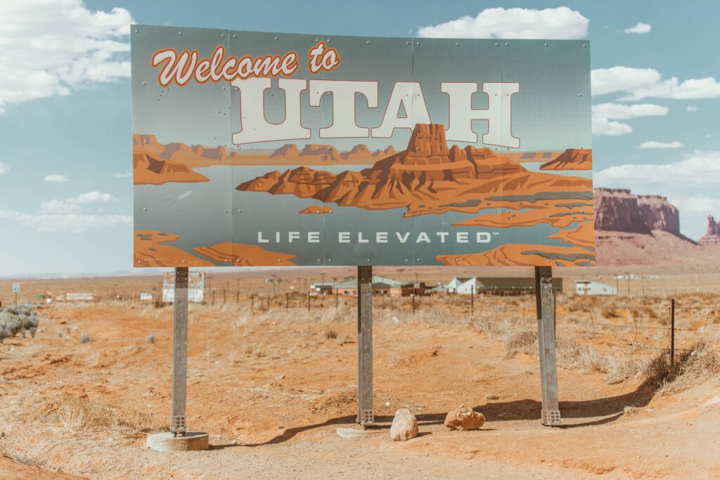 a board that welcomes every traveler that comes in Utah 